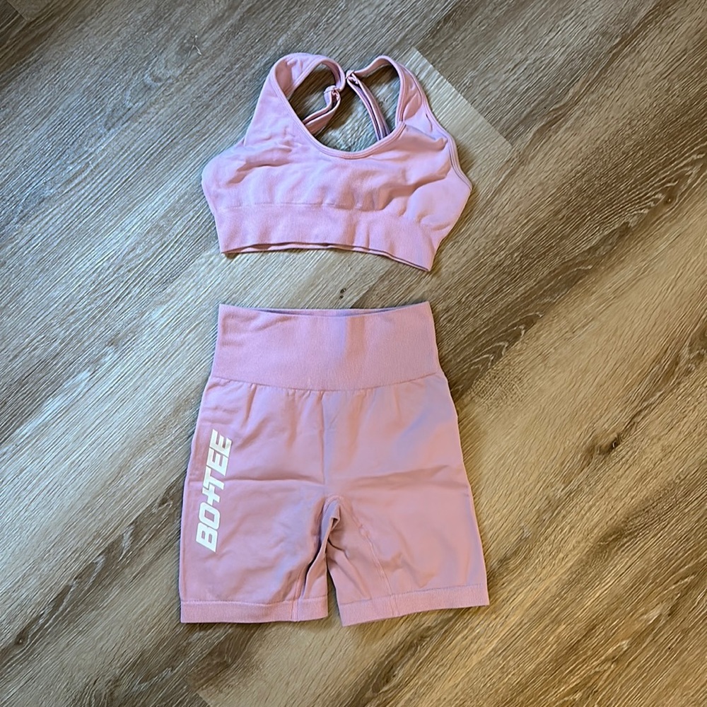 BO & TEE biker short sports bra set